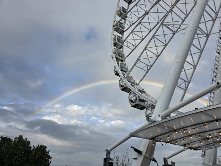 Blick hinauf zum Riesenrad beim Dinner 2026 in den Kaiserbädern auf Usedom