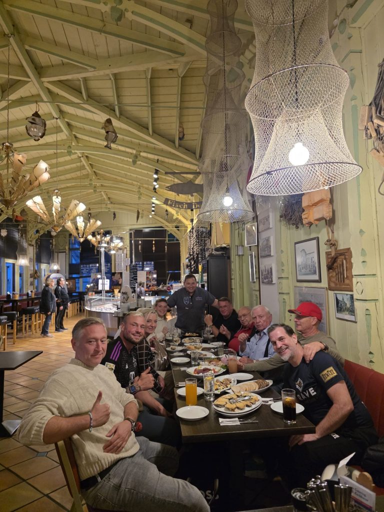 Nina Meinke trifft André Domke im Restaurant